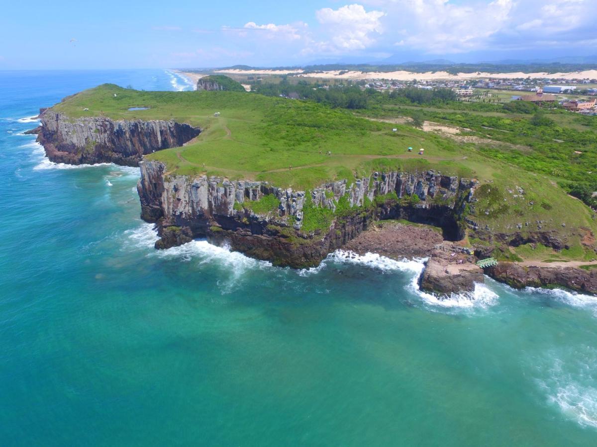 Kitnet K1 Em Torres-Rs - Na Mais Bela Praia Gaucha - Cozinha - Banheiro - Ar Condicionado - Smart Tv 32' - Wi-Fi - Anfitria Superhost No Bnb Экстерьер фото