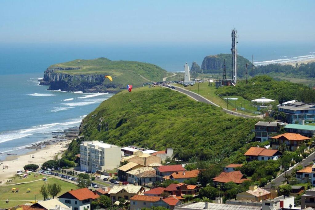 Kitnet K1 Em Torres-Rs - Na Mais Bela Praia Gaucha - Cozinha - Banheiro - Ar Condicionado - Smart Tv 32' - Wi-Fi - Anfitria Superhost No Bnb Экстерьер фото