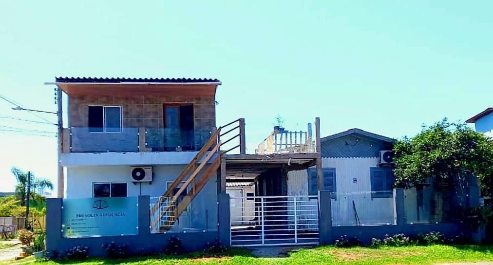 Kitnet K1 Em Torres-Rs - Na Mais Bela Praia Gaucha - Cozinha - Banheiro - Ar Condicionado - Smart Tv 32' - Wi-Fi - Anfitria Superhost No Bnb Экстерьер фото