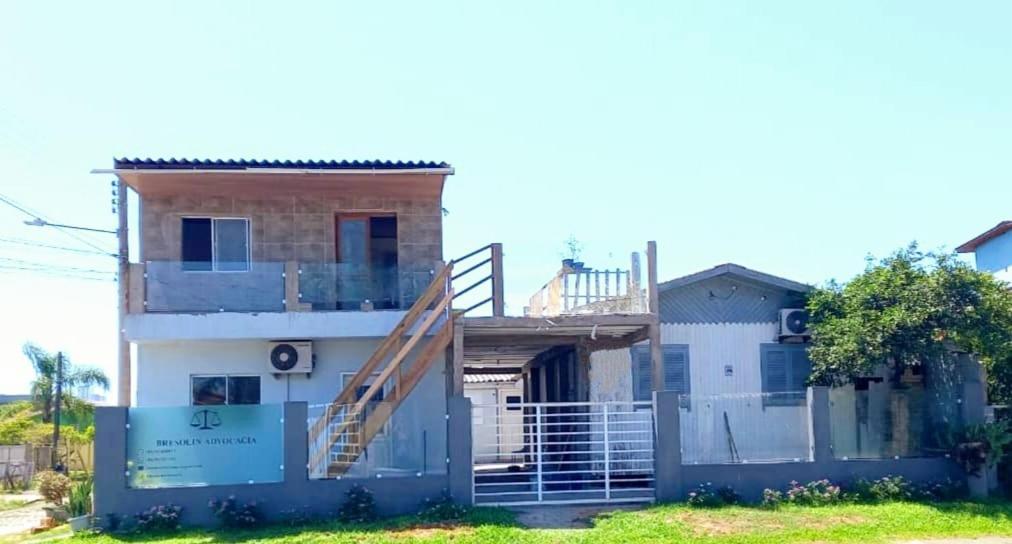 Kitnet K1 Em Torres-Rs - Na Mais Bela Praia Gaucha - Cozinha - Banheiro - Ar Condicionado - Smart Tv 32' - Wi-Fi - Anfitria Superhost No Bnb Экстерьер фото